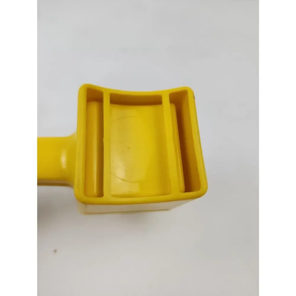 Vintage Tupperware #1465 Yellow Corn Cob Butter Spreader Built In Salt Shaker